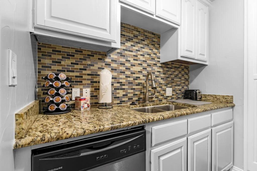 Family Friendly 2Bdrm-Walk To At&T/Cowboys Stadium Arlington Kültér fotó